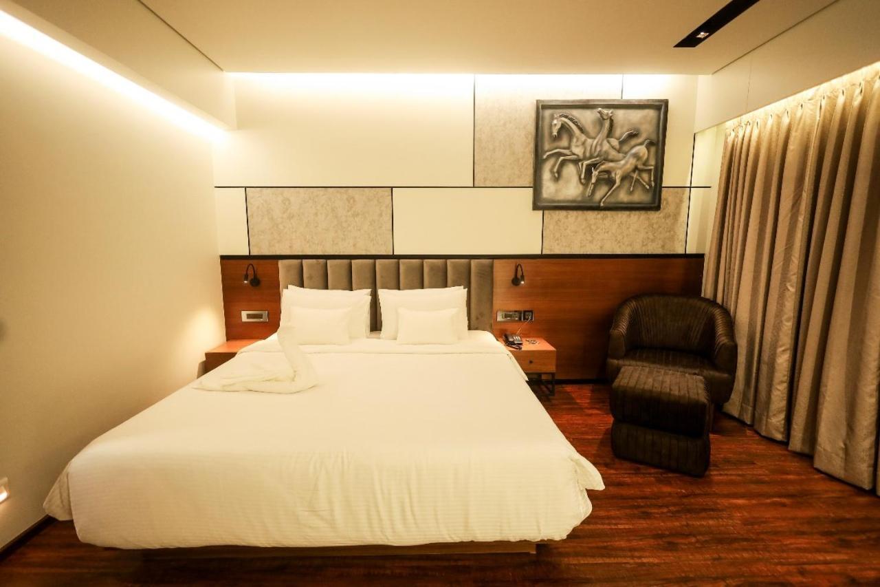 Hotel Noah Spire آغارتالا المظهر الخارجي الصورة