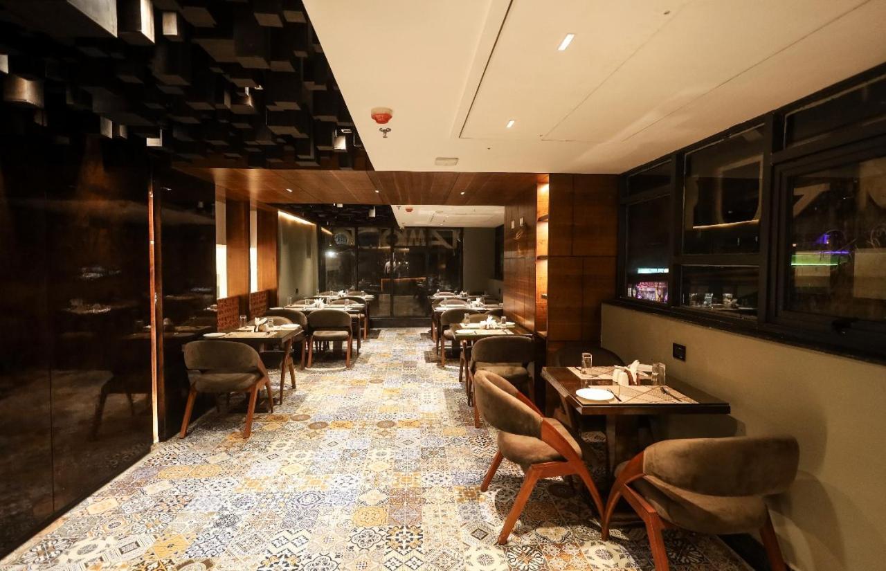 Hotel Noah Spire آغارتالا المظهر الخارجي الصورة