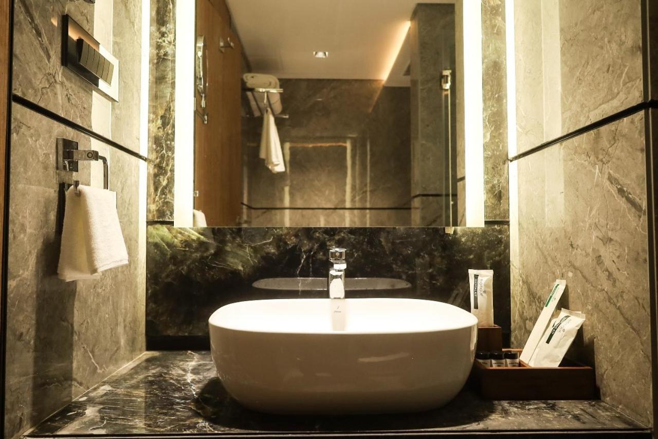 Hotel Noah Spire آغارتالا المظهر الخارجي الصورة
