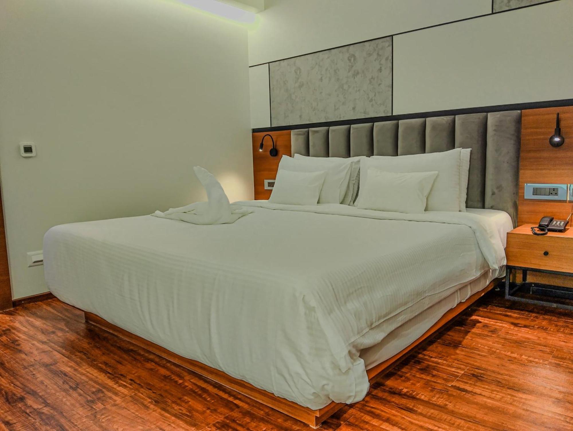 Hotel Noah Spire آغارتالا المظهر الخارجي الصورة