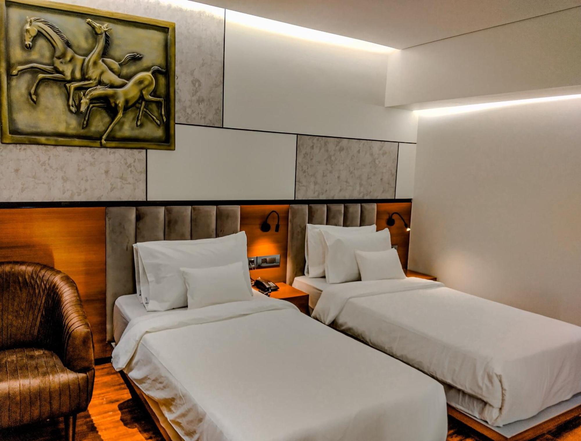Hotel Noah Spire آغارتالا المظهر الخارجي الصورة